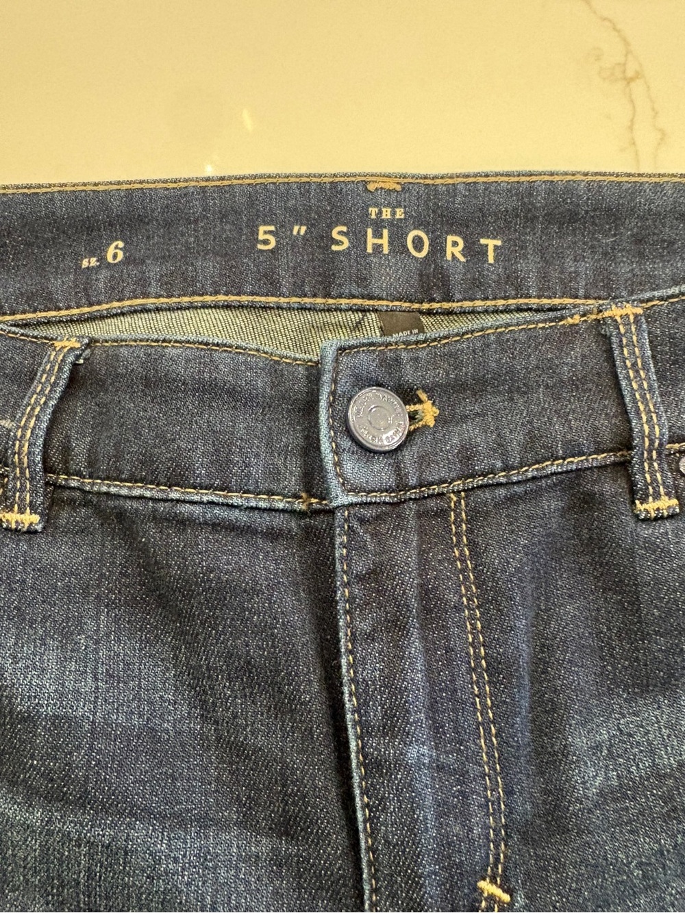 White House Black Market Embroidered Denim Shorts Cuffed 5 Inch Mid Rise Size 6